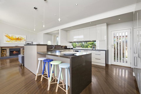 Paw Up Luxury Villa In Rye - ACT Tourism 3