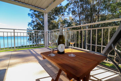 Pelican Escape Executive Home At Raffertys Resort - ACT Tourism 3