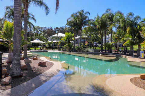 Pelican Escape Executive Home At Raffertys Resort - ACT Tourism 1