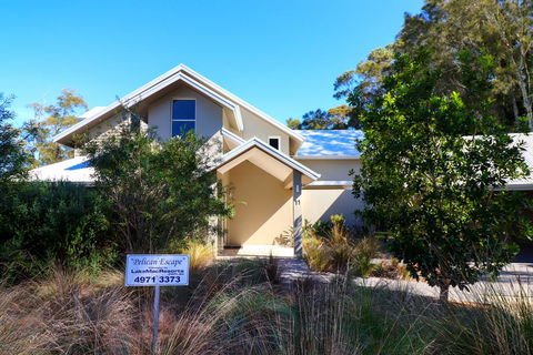 Pelican Escape Executive Home At Raffertys Resort - ACT Tourism 0