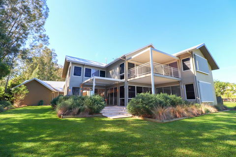 Pelican Escape Executive Home At Raffertys Resort - ACT Tourism 2