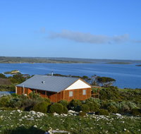 Pelican Lagoon Cabin - ACT Tourism