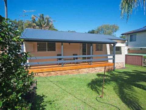 Pelican Palms - ACT Tourism 0