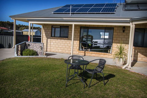Pelican Perch Retreat - ACT Tourism 2