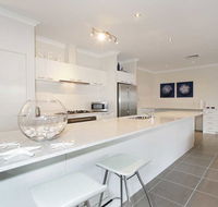 Penguin 4 Bedroom House by Shoalwater Executive Homes - ACT Tourism