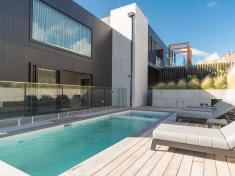 Peninsula Hot Springs Designer Home! - ACT Tourism 1