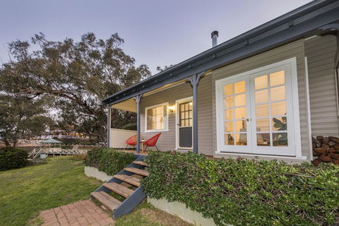 Peppertree Hill - ACT Tourism 2