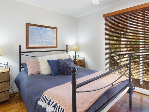 Pet Friendly - Bennetts Beach Cottage - ACT Tourism 1