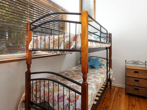 Pet Friendly - Bennetts Beach Cottage - ACT Tourism 3