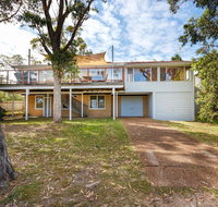 Pet Friendly 4 Bedroom Holiday Home - River Views - ACT Tourism