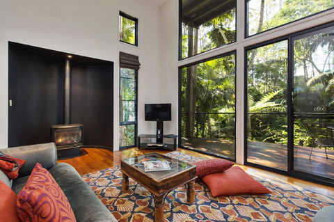 Pethers Rainforest Retreat - ACT Tourism 0