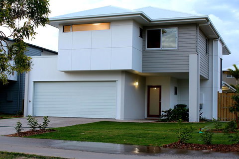 Petrie Beach Holiday Home - ACT Tourism 0