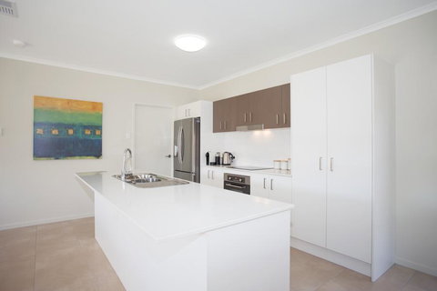 Petrie Beach Holiday Home - ACT Tourism 3