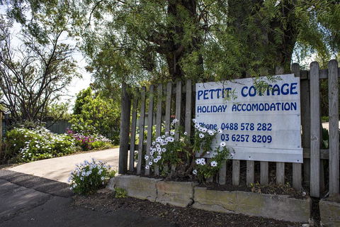 Pettit Cottage - ACT Tourism 1