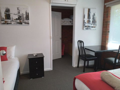 Pevensey Motor Lodge - ACT Tourism 3