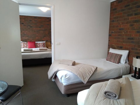 Pevensey Motor Lodge - ACT Tourism 2
