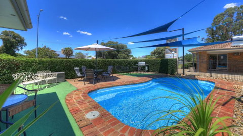 Pevensey Motor Lodge - ACT Tourism 0