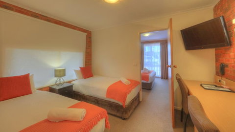 Pevensey Motor Lodge - ACT Tourism 1
