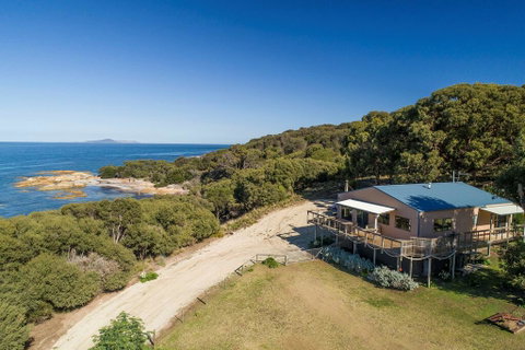 Pine Scrub Beach House - ACT Tourism 0