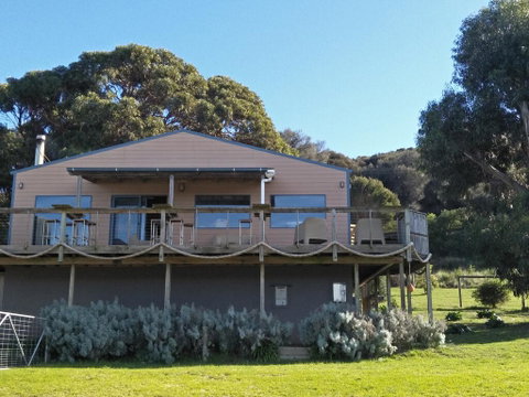 Pine Scrub Beach House - ACT Tourism 1
