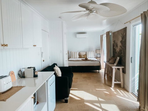 Pineapple Studio Byron Bay - ACT Tourism 1
