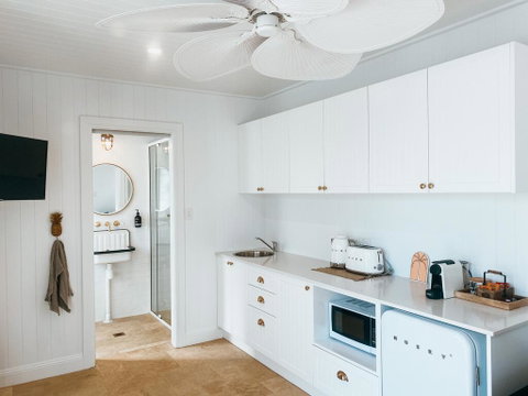 Pineapple Studio Byron Bay - ACT Tourism 0
