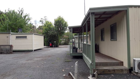 Pinewood Caravan Park - ACT Tourism 1