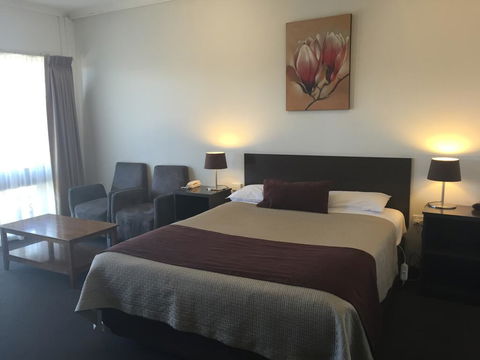 Ploughmans Motor Inn - ACT Tourism 1