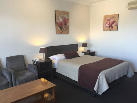 Ploughmans Motor Inn - ACT Tourism 2