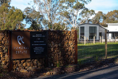 Pomonal Estate Mt Cassell Villa - ACT Tourism 1