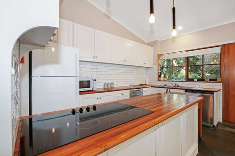 Porepunkah Elms - Holiday House - ACT Tourism 3