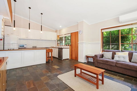 Porepunkah Elms - Holiday House - ACT Tourism 1