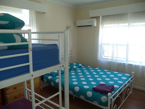 Port Adelaide Backpackers - ACT Tourism 3