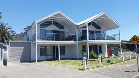 Port Elliot Beachcomber - ACT Tourism 1