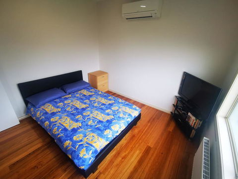 Private Luxury Bedroom - ACT Tourism 0