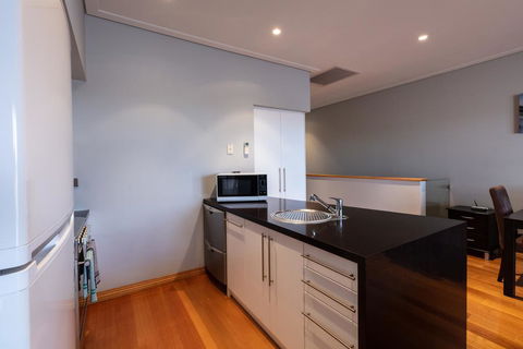 Promenade Executive Apartments - ACT Tourism 2