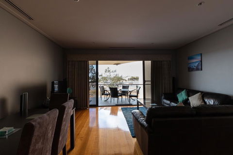 Promenade Executive Apartments - ACT Tourism 0