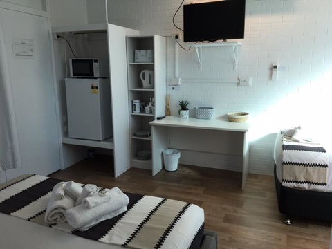 Proserpine Motel - ACT Tourism 1