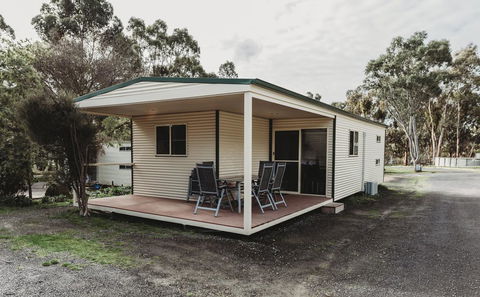 Pyrenees Caravan Park - ACT Tourism 1