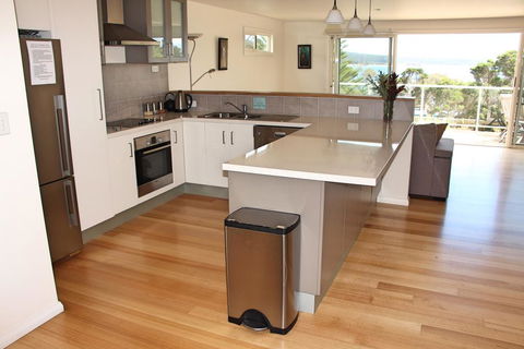 Quarterdeck Apartment - ACT Tourism 3