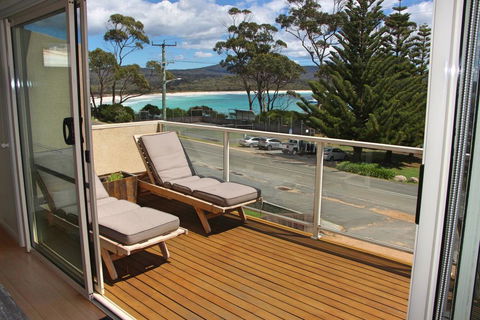 Quarterdeck Apartment - ACT Tourism 0