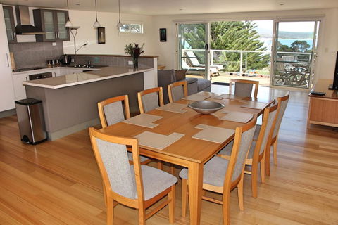 Quarterdeck Apartment - ACT Tourism 2