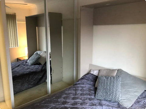 Quiet North Parra Apartment Rooms Across From Park - ACT Tourism 2