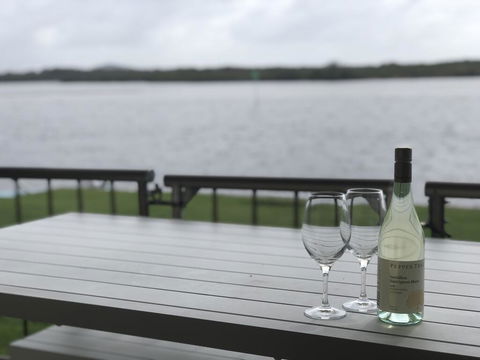 Quiet River Front Escape Walk To Ocean Street & Shops - ACT Tourism 3