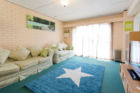 Quinns Beach Stay One - ACT Tourism 1