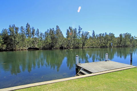Ranu House - Waterfront - ACT Tourism 0
