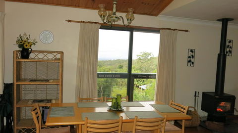 Ravensbourne Escape - Cedar Lodge - ACT Tourism 2