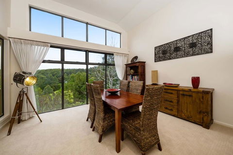 Ravensbourne Escape - Silverwood Lodge - ACT Tourism 1