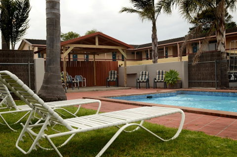 Red Carpet Motel - ACT Tourism 1