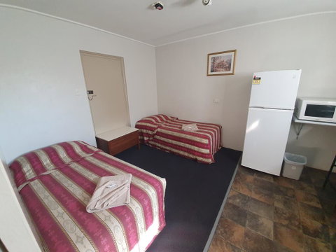 Red Chief Motel - ACT Tourism 1